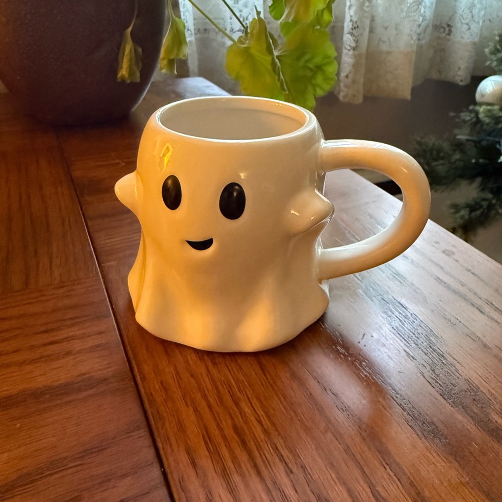Halloween Stoneware White Ghost Mug with a Cute Smile by Threshold 8 Oz.